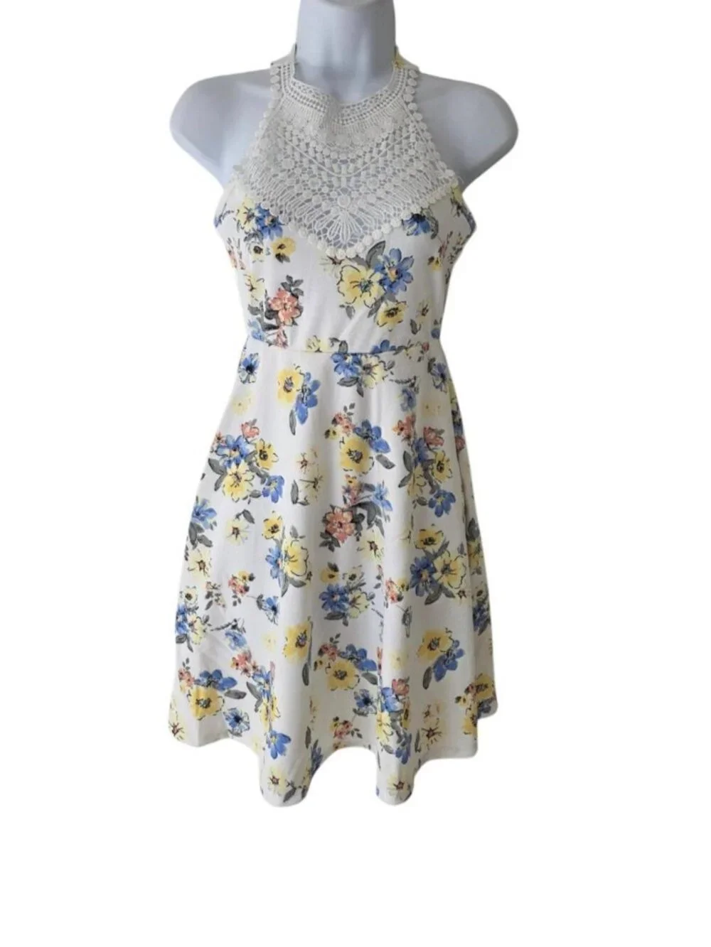 Almost Famous floral